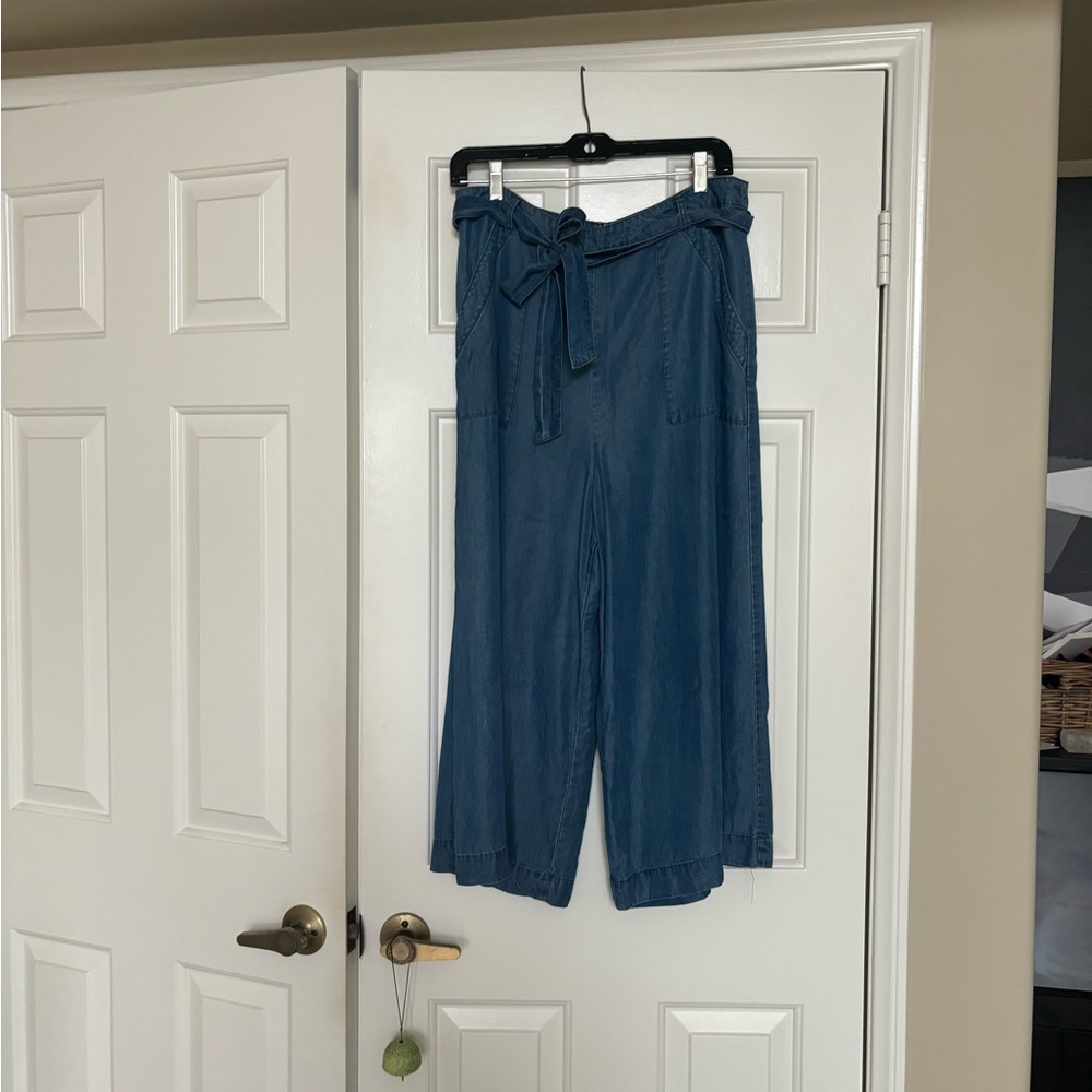 Amor Vert gaucho pants.